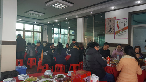 全體員工與公司領(lǐng)導(dǎo)齊聚一堂，共饗盛典1